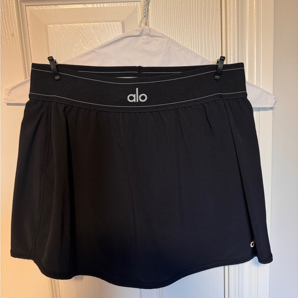 Match point tennis skirt in black - Alo Yoga bestseller - Picture 2 of 6